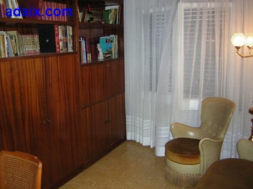 ZONA: SANTO CRISTO. Amplio piso en buen estado de conservaciOn