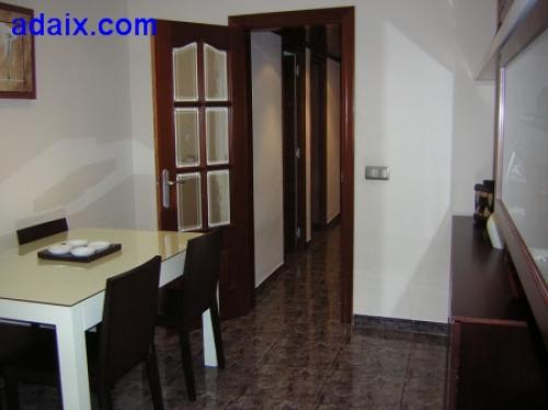 ZONA: SISTRELLS. Gres sapelly altillos de carga bomba calor/frio cocina