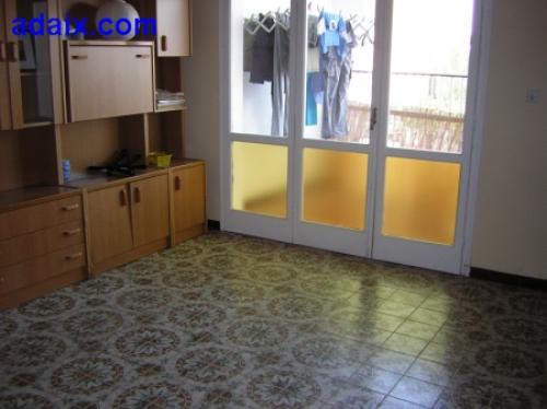 ZONA: SISTRELLS. Suelo ceramica cocina y baño de origen en