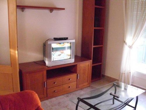 BONITO UNIFAMILIAR. 2 PATIOS. A/ACON BAñO. ASEO. TOTALMENTE AMUEBLADO. ZONA