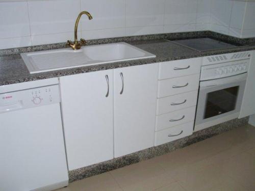 AMPLIO. LUMINOSO. LAVADERO (LAVADERO SECADORA) 3 ARMARIOS EMPOTRADOS TOTALMENTE AMUEBLA