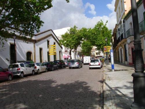 BONITO ATICO EN EL CENTRO DE JEREZ. 2 A/ACON. TOTALMENTE