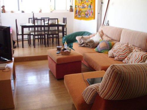 PRECIOSO ATICO TERRAZA DE 10 MTS. SUELO DE PARQUET. A/ACON.