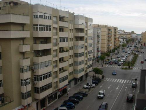 AMPLIO. 140 METROS. 2 BAñOS COMPLETOS. SUELOS DE PARQUET. ASCENSOR.