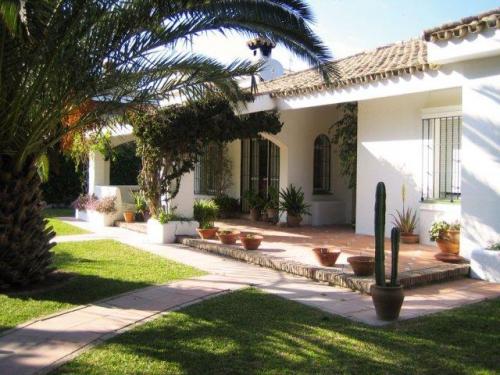 Chalet construido con materiales de primerisima calidad con salOn co