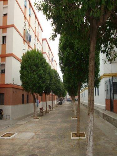 BUEN PISO. LUMINOSO. A REFORMAR. NEGOCIABLE. URGE VENDER