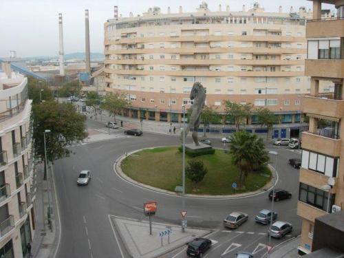 AMPLIO PISO. 4 DORMITORIOS Y 2 BAñOS COMPLETOS. TERRAZA AMPLIA.