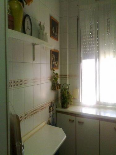 PISO EN EL CENTRO 2 BAñOS. COCINA AMUEBLADA. TERRAZA. A/ACON.