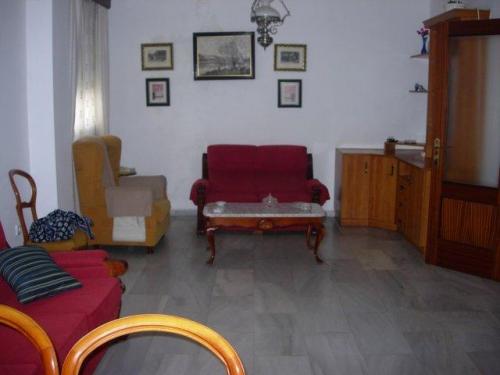 AMPLIO PISO EN PLANTA BAJA. 2 BAñOS COMPLETOS. 4 ARMARIOS