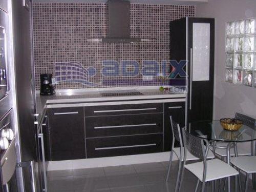 PRECIOSA UNIFAMILIAR ADOSADA COCINA AMUEBLADA BAñO ASEO PATIO LAVADERO PATIO