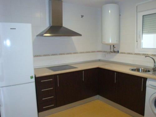 A ESTRENAR. AMPLIO. URB. PRIVADA 3 DORMITORIOS 2 BAñOS COMPLETOS