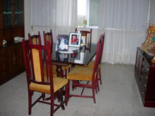 LUMINOSO TERRAZA AñADIDA A LA COCINA BAñO CON PLACA DE