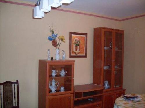 Piso de VPO en residencial cerrado con piscina comunitaria. Consta