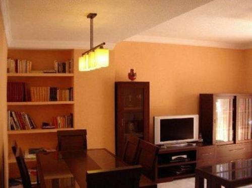 Unifamiliar de 2 plantas.La planta baja tiene en jardin delantero