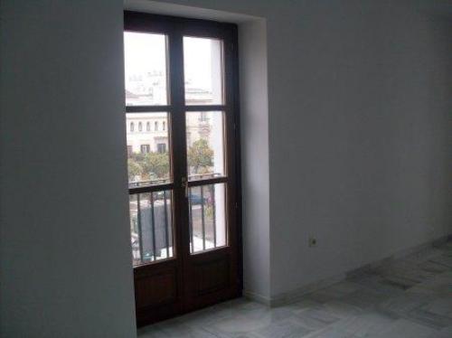 Piso de dos dormitorios transformado en uno en el centro