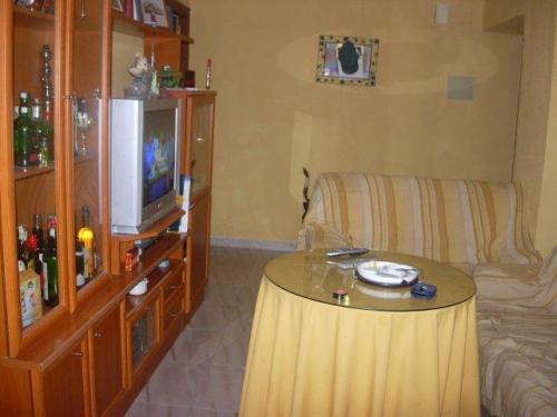 BONITO PISO EN PLANTA BAJA SALON. COMEDOR. REFORMADO. TOTALMENTE AMUEBLADO.