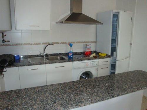 PRECIOSO PISO EN URB. PRIVDA. 2 DORMITORIIOS 1 BAñO COCINA
