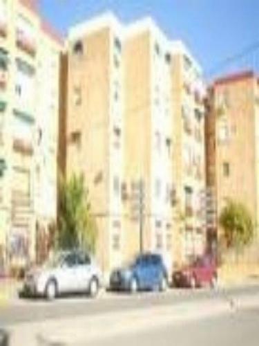 PRECIOSO PISO TOTALMENTE AMUEBLADO. REFORMADO. BUENA COMUNICACION. BUEN ACCESO PARA