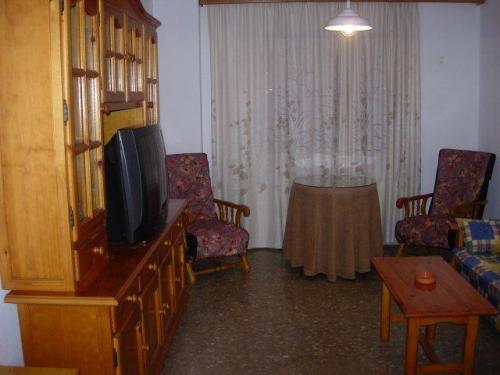 COQUETO. LUMINOSO. BAñO CON PLACA DE DUCHA. TOTALMENTE AMUEBLADO. ASCENSOR.