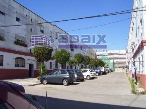 PISO EN PLANTA BAJA NECESITA REFORMA. BUENA ZONA Y TRANQUILA.