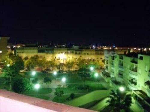 Piso ubicado en un recinto cerrado con plaza de aparcamiento