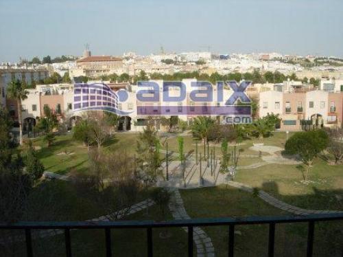 ATICO EN URB. PRIVADA. 2 DORMITORIOS. BAñO. COCINA AMUEBLADA. LAVADERO.