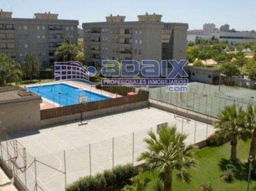 Piso de cuatro dormitorios dos baños(uno en dormitorio prinipal) salOn