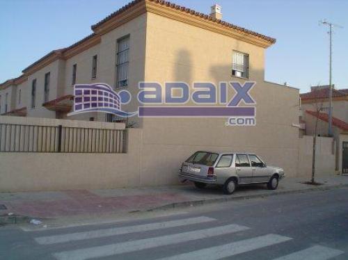 Unifamiliar en esquina en una zona tranquila de Jerez. En