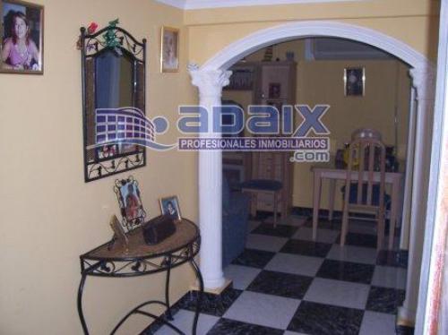 Piso a buen precio en zona sur. Se encuentra ubicado