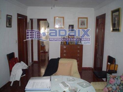 Piso de 2 dormitorios reformado en planta baja. Se encuentra