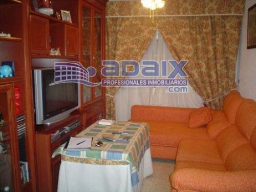 Piso totalmente reformado cerca de estaciones de trenes y autobuses.