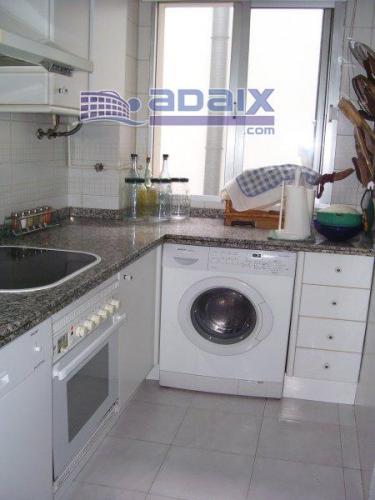 AMPLION Y LUMINOSO 2 BAñOS COMPLETOS. COCINA AMEBLADA. 3 ARMARIOS