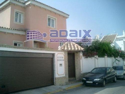 Chalet en inmejorable zona de Valdelagrana a dos minutos andando