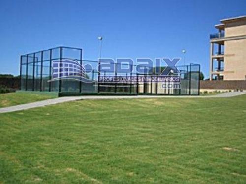 Urb. dotada con piscina pista de padel sauna. Piso totalmenete