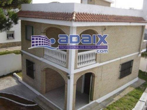 Excelente propiedad con jardin circundante y lugar para aparcar 2/3