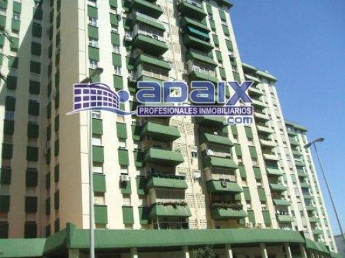 ALQUILADO Zona dotada de todo tipo de servicios cerca del