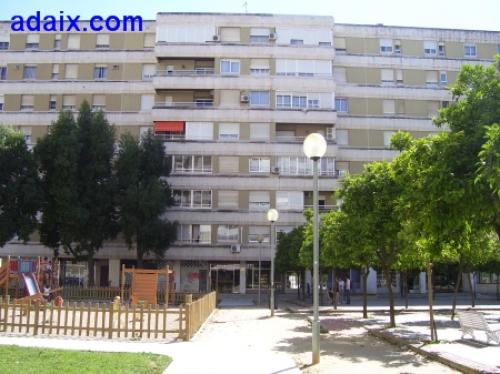 AMPLIO PISO. LUMINOSO. COCINA AMUEBLADA. 2 BAñOS COMPLETOS. TERRAZA. GARAJE.