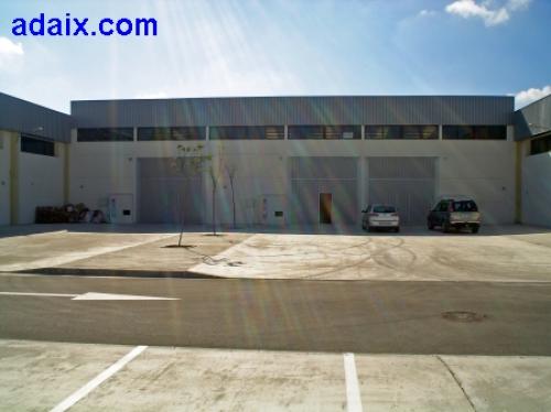 Gran nave industrial en el Parque empresarial Oeste. Es un