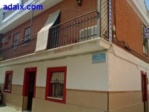 Casa haciendo esquina en la zona Sur de Jerez de