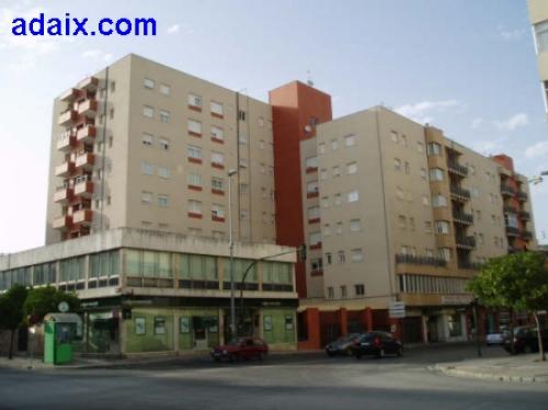 Bonito piso en pleno centro de Jerez. Se encuentra a