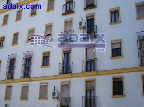 Piso amublado de 4 dormitorios salOn-comedor 2 baños garaje trastero