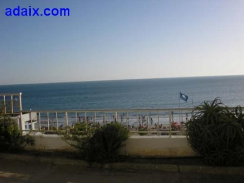 En 1 linea de playa. Completamente reformado usando materiales acondicionados