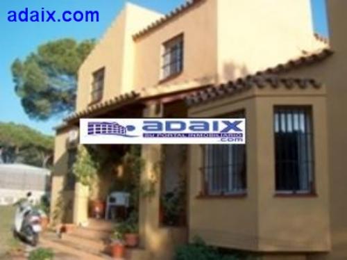 Chalet de primeras calidades en estilo rustico. Vigas de madera