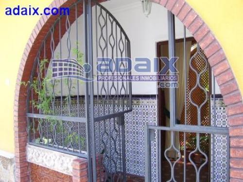 Casa andaluza de una sola planta de renta libre a