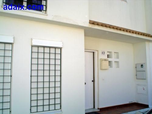 Casa unifamiliar muy soleada en una tranquila barriada de Jerez.