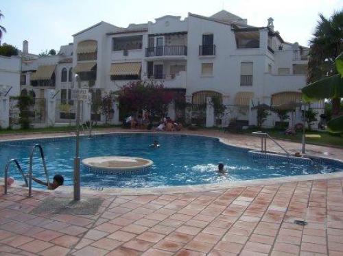 Piso en venta zona Playa Poniente. Residencial con piscina muy