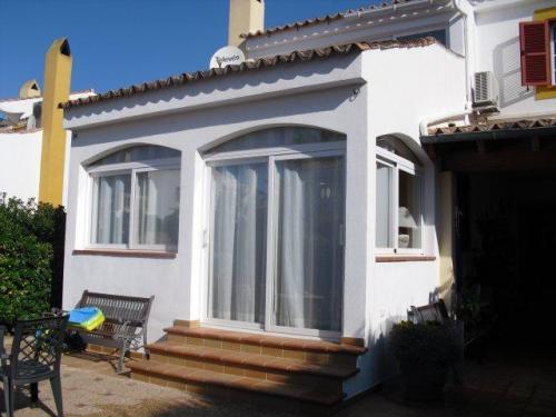 Chalet adosado en Calvia ubicado en Magaluf. Consta de 3