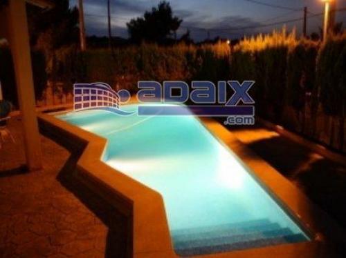 Bonito unifamiliar haciendo esquina en El Toro zona muy tranquila.