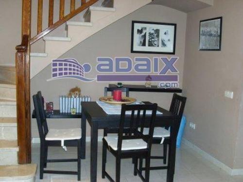 Duplex adosado en Calvia ubicado en Son Caliu. Consta de