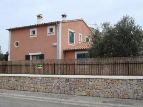 300 m2 construidos en solar de 500 m2300 m2 Wohnfläche